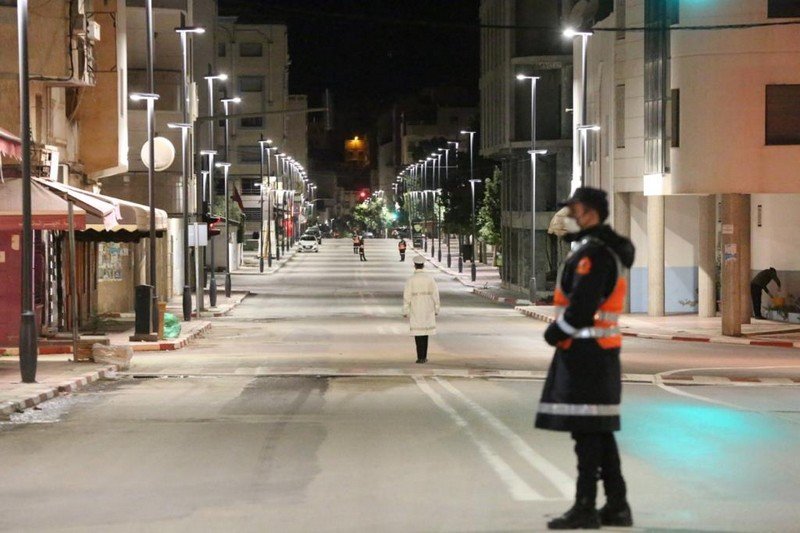 الإبقاء على إجراءات “الحجر الجزئي” يفاقم محنة البسطاء بالدار البيضاء