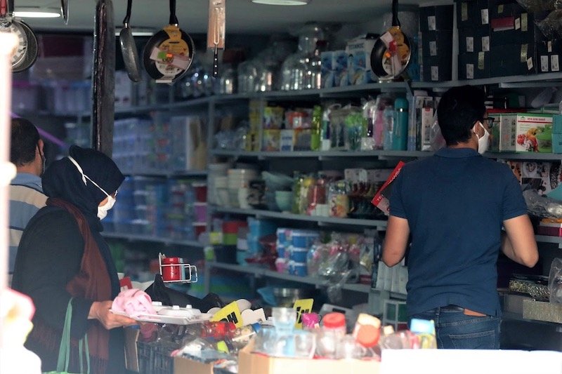 التراجع يطبع الخدمات غير المالية وتجارة الجملة