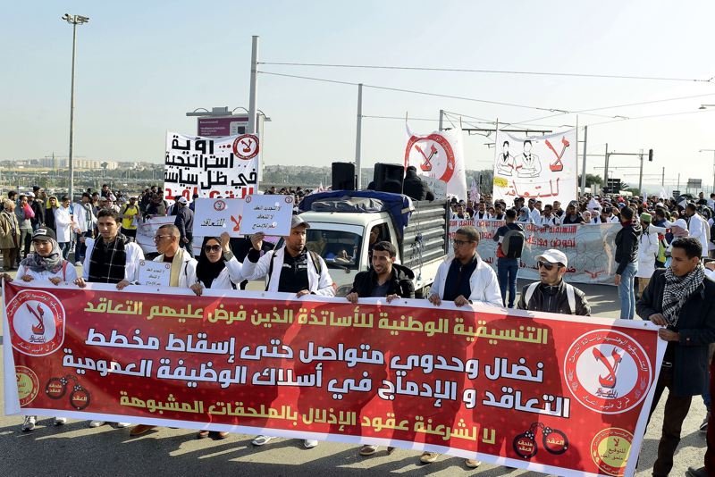 “المتعاقدون” يتشبثون بحق الإدماج ويرفضون استمرار “التوظيف الجهوي”