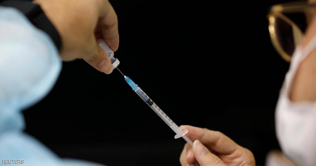 المدة الزمنية بين جرعات لقاح كورونا تثير جدلا