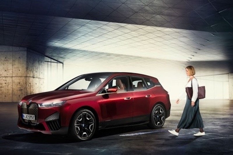 “بي إم دبليو” تحوّل الهاتف الذكي إلى مفتاح للسيارة