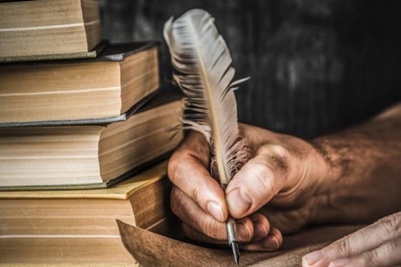 بين الجهل المقدس والدعوة إلى إلقاء “سلاح الكتابة”