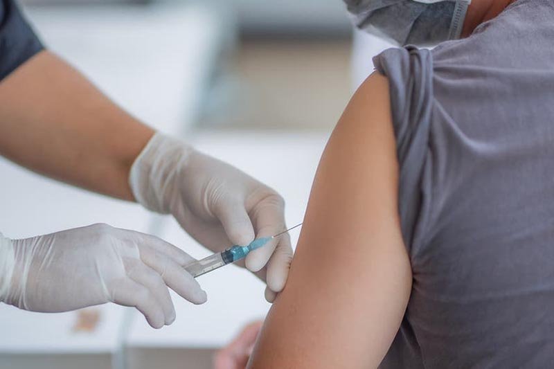 تلقيح الملك يطمئن المغاربة