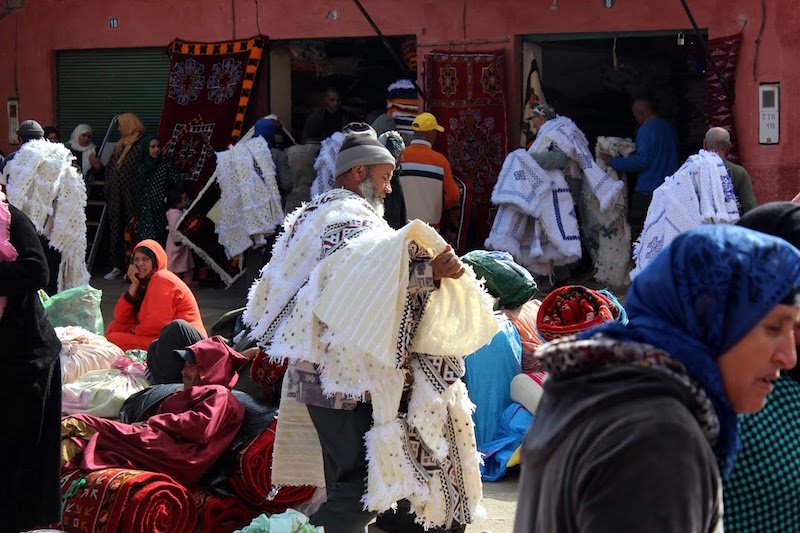 جائحة كورونا تقطع شريان الصناعة التقليدية في انتظار “انتعاش السياحة”