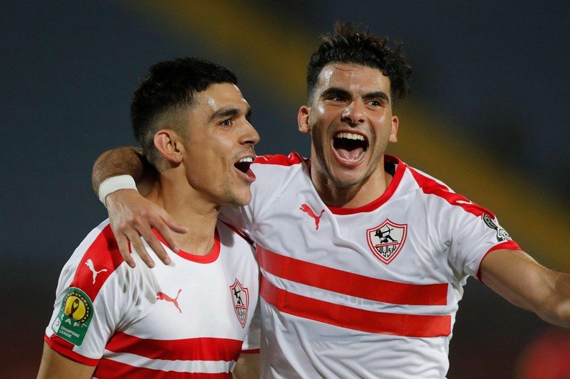 جمهور نادي الزمالك المصري يكافئ تألق بنشرقي