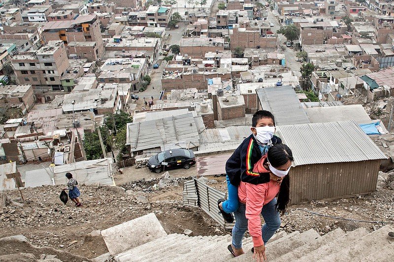 خبير اقتصادي يكشف دور “كورونا” في تقليص الفجوة بين الفقراء والأغنياء
