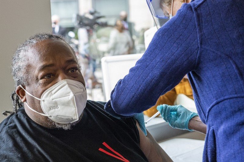 خبيران أمميان يطلبان تعميم اللقاحات على المهاجرين‬