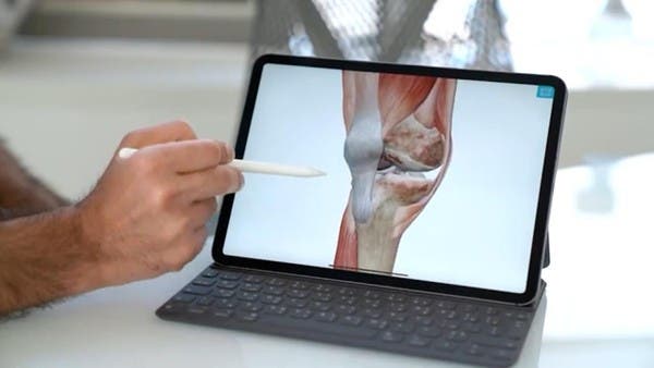 “خشونة الركبة”.. علاج طبيعي أم تدخل جراحي؟