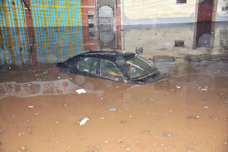 “زخات الأمطار” في العاصمة الاقتصادية تعبث بمشروع “المدينة الذكية”