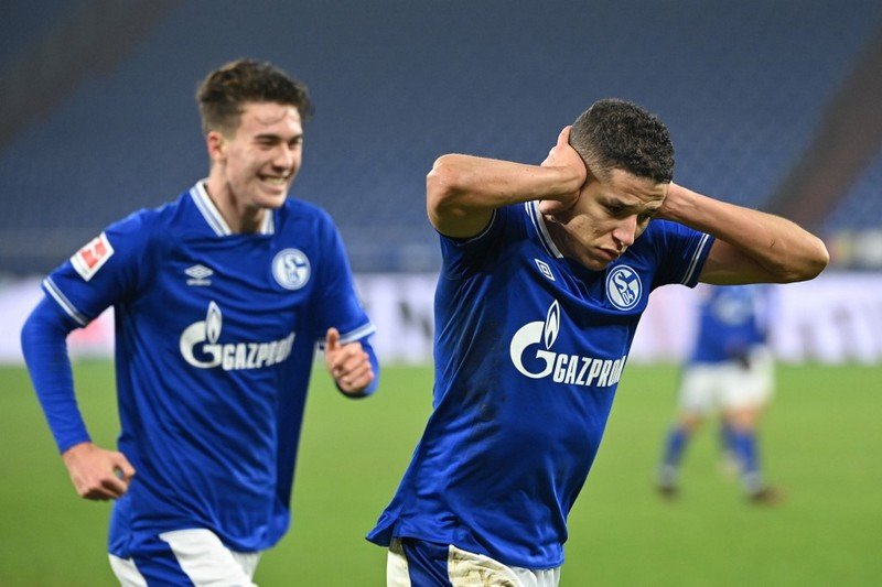 “شالكه” يراهن على توهج حارث أمام فرانكفورت