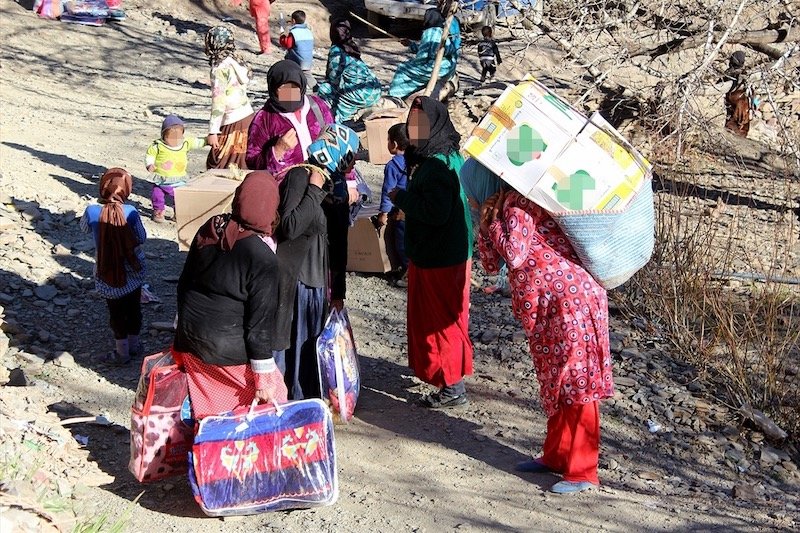 “شوفوني ندير الخير” .. صور مساعدات إنسانية تثير الاستياء في المغرب