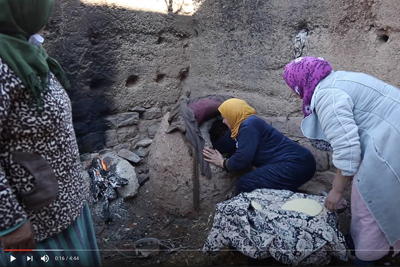 صبر وكفاح المرأة القروية