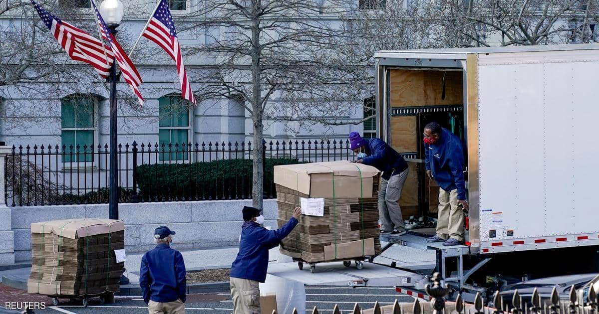 صناديق فارغة تدخل البيت الأبيض استعدادا لمغادرة ترامب