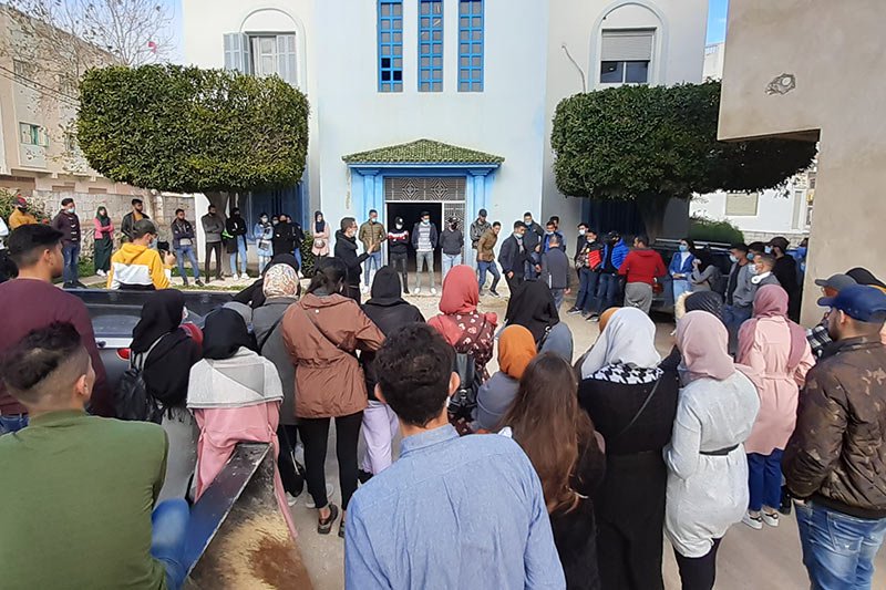 طلبة أزغنغان يحتجون على “توقف النقل الجامعي”