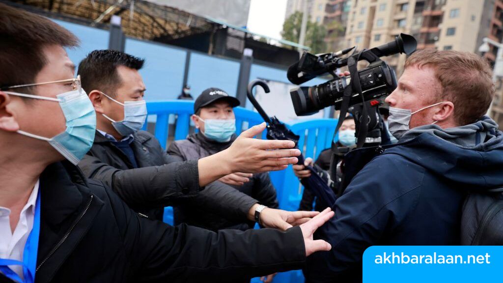  فريق منظمة الصحة في سوق ووهان للمرة الأولى