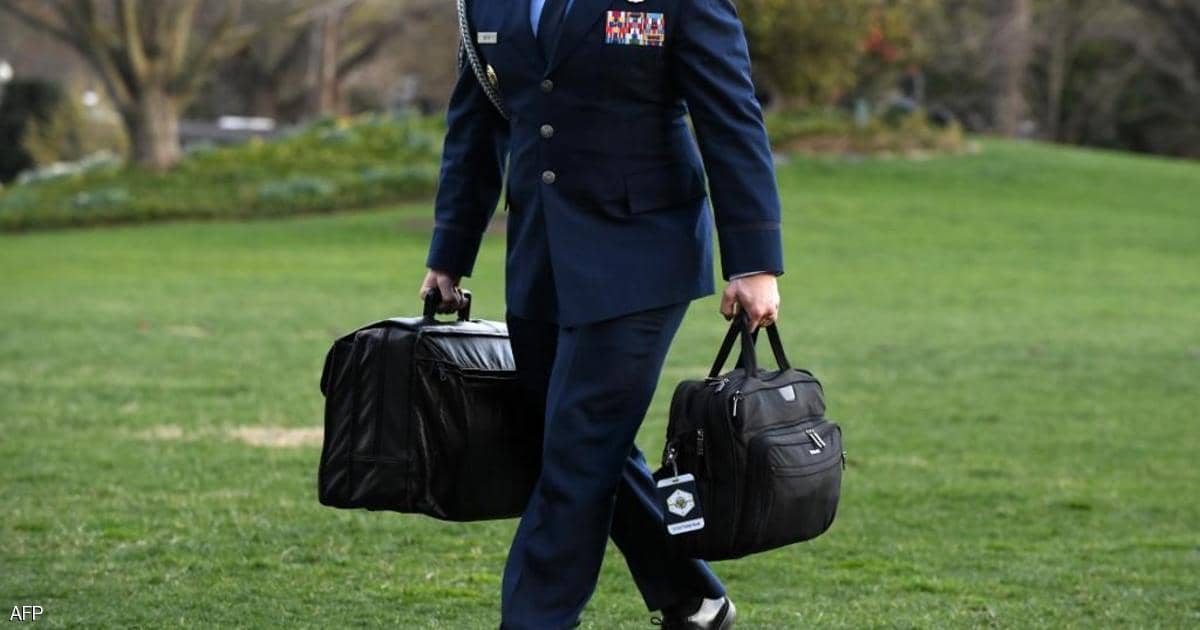 فيديو.. فريق بايدن يتسلم الحقيبة النووية