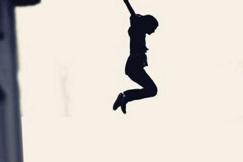 قاصر مُغتصبَة تحاول الانتحار بعد الحكم على “الجاني”