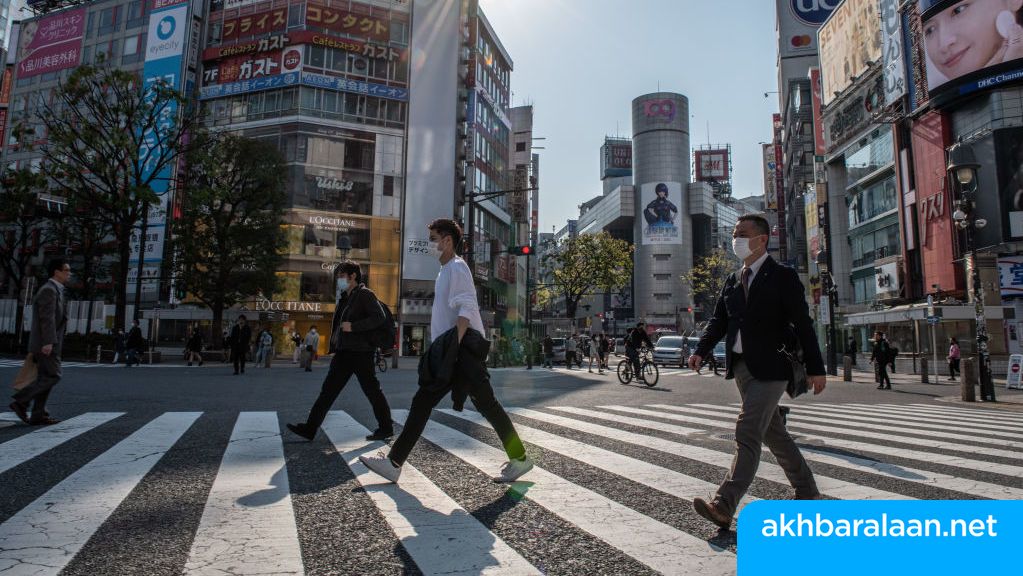 ما مدى فعالية اللقاحات مع السلالة الجديدة لفيروس كورونا؟