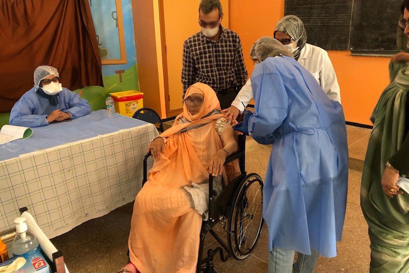 ماكرون يشكك في فعالية “أسترازينيكا” .. ولجنة التلقيح بالمغرب تطمئن