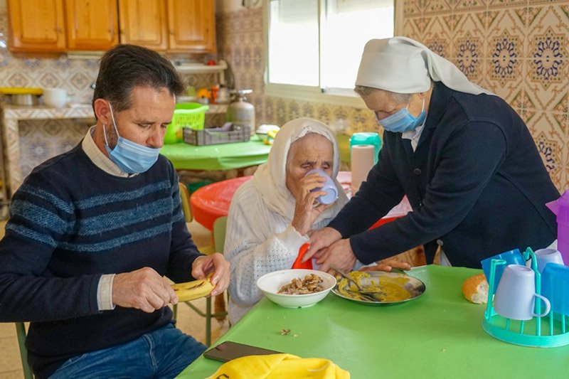 مبادرة شباب تجمع 13 مليونا لمسنّة متخلى عنها