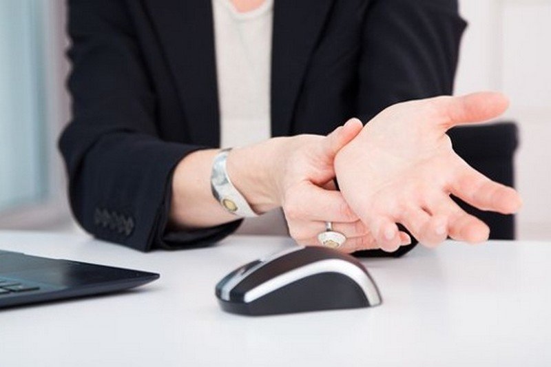 متلازمة “ذراع الفأرة” تهاجم موظفي العمل المكتبي