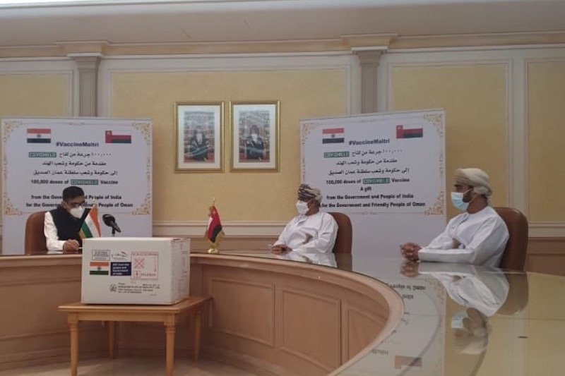 مسقط تتسلم 100 ألف جرعة من لقاح “أسترازينيكا”