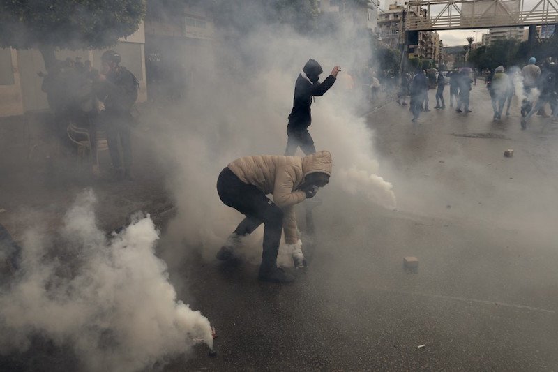مسيرة احتجاج تقصد بيت وزير الداخلية في لبنان