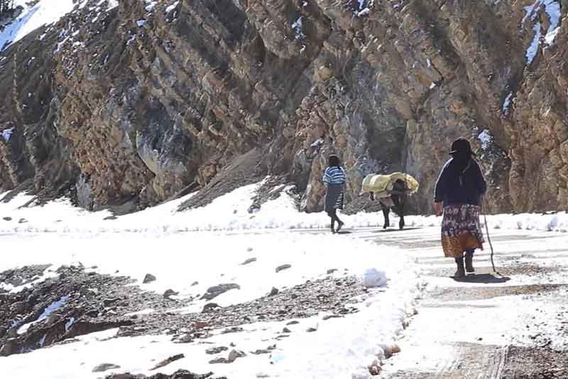 مشاكل التعليم والصحة في إكاسن