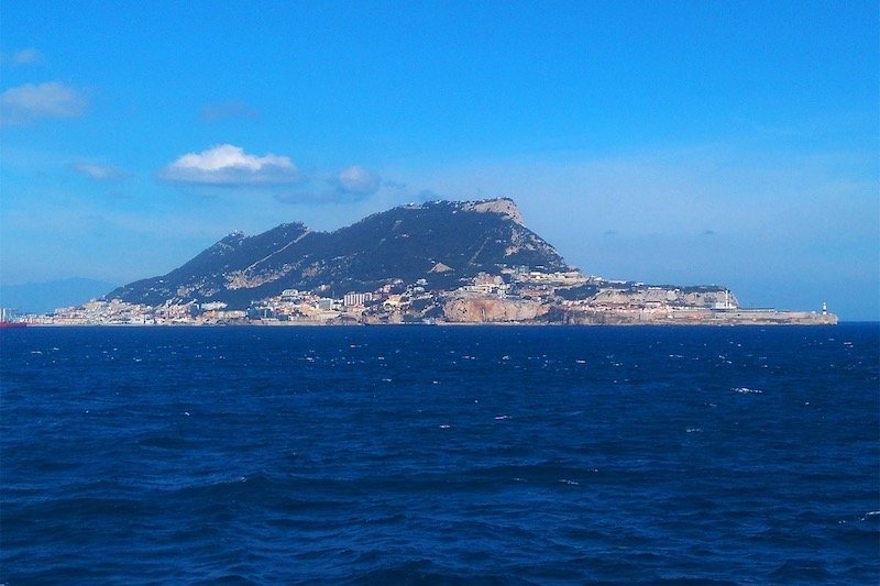 مشروع جسر بحري معلّق بين المغرب وجبل طارق يخيف الأوساط الإسبانية‬