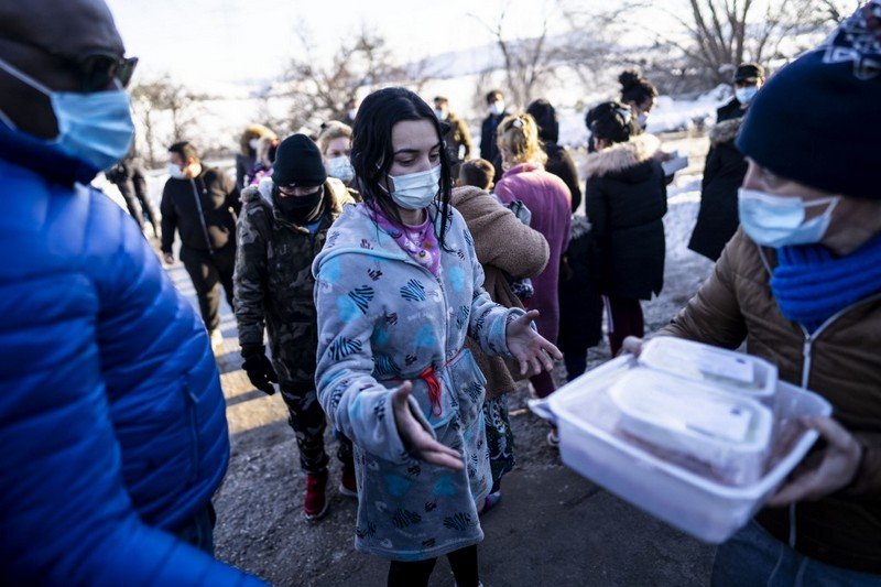 مغاربة في إسبانيا ينادون بفتح المساجد لإنقاذ مهاجرين من خطر الموت