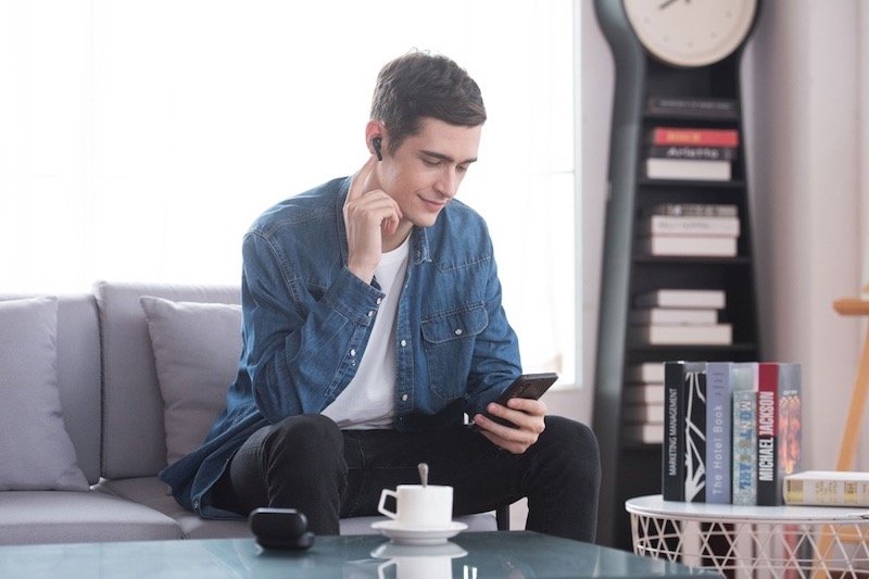 “موبفو”ي تطلق سماعة الرأس Earbuds Gesture الجديدة