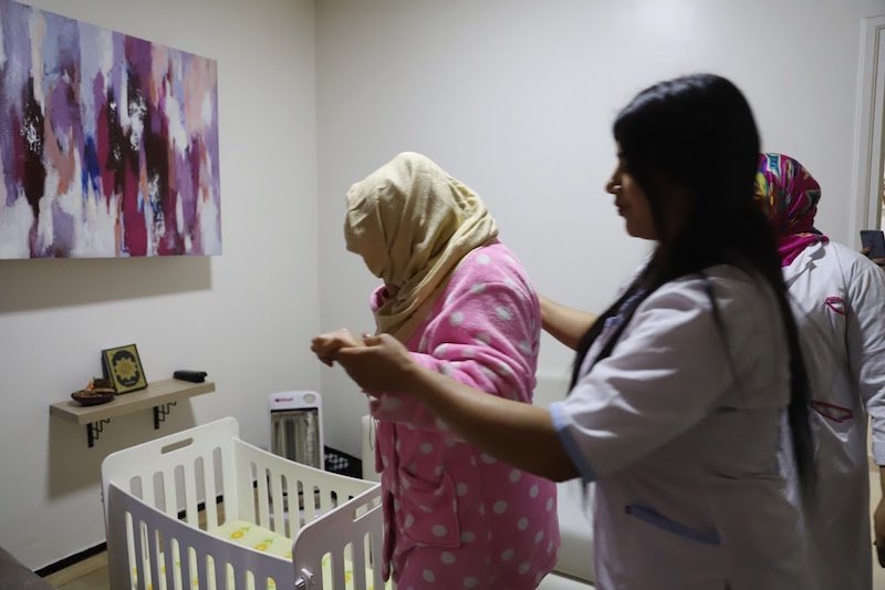 نقابيون ينتقدون إقصاء قابلات من “منحة كوفيد”