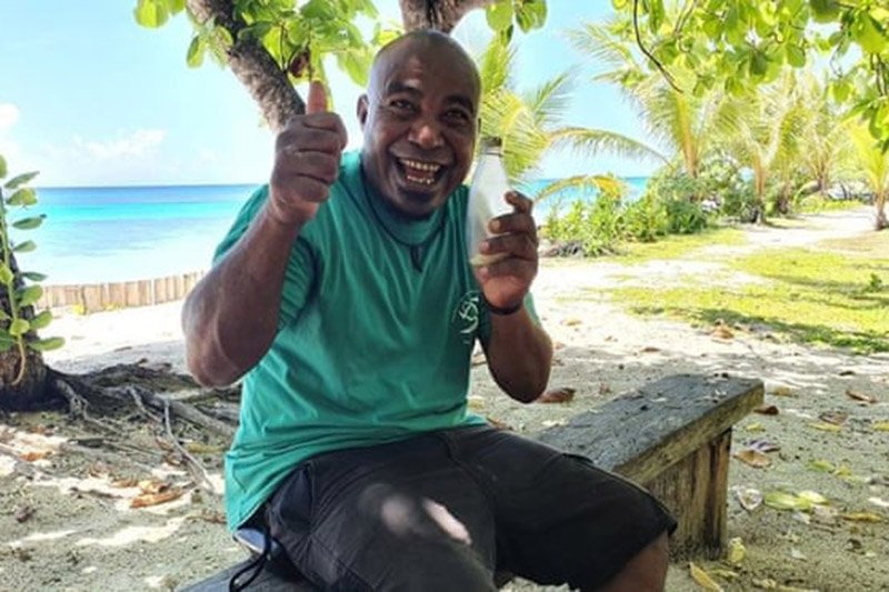 نيجيري يعثر على رسالة قطعت 2500 كيلومتر بحرا