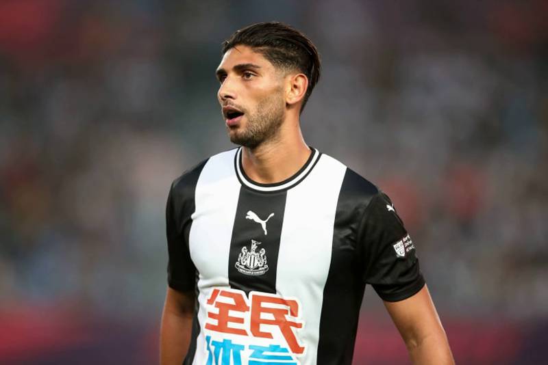 نيوكاسل الإنجليزي يوافق على رحيل أشرف لزعر