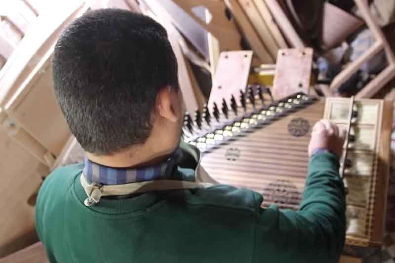 ورشة صناعة آلة القانون