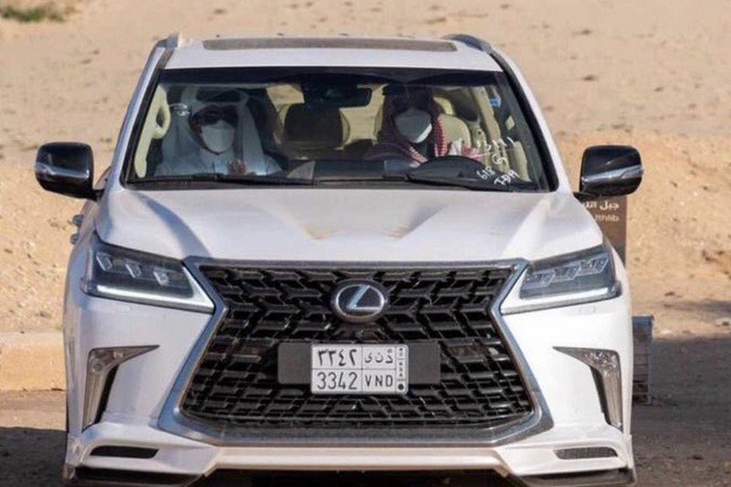 ولي العهد السعودي وأمير قطر في جولة بـ”العلا”