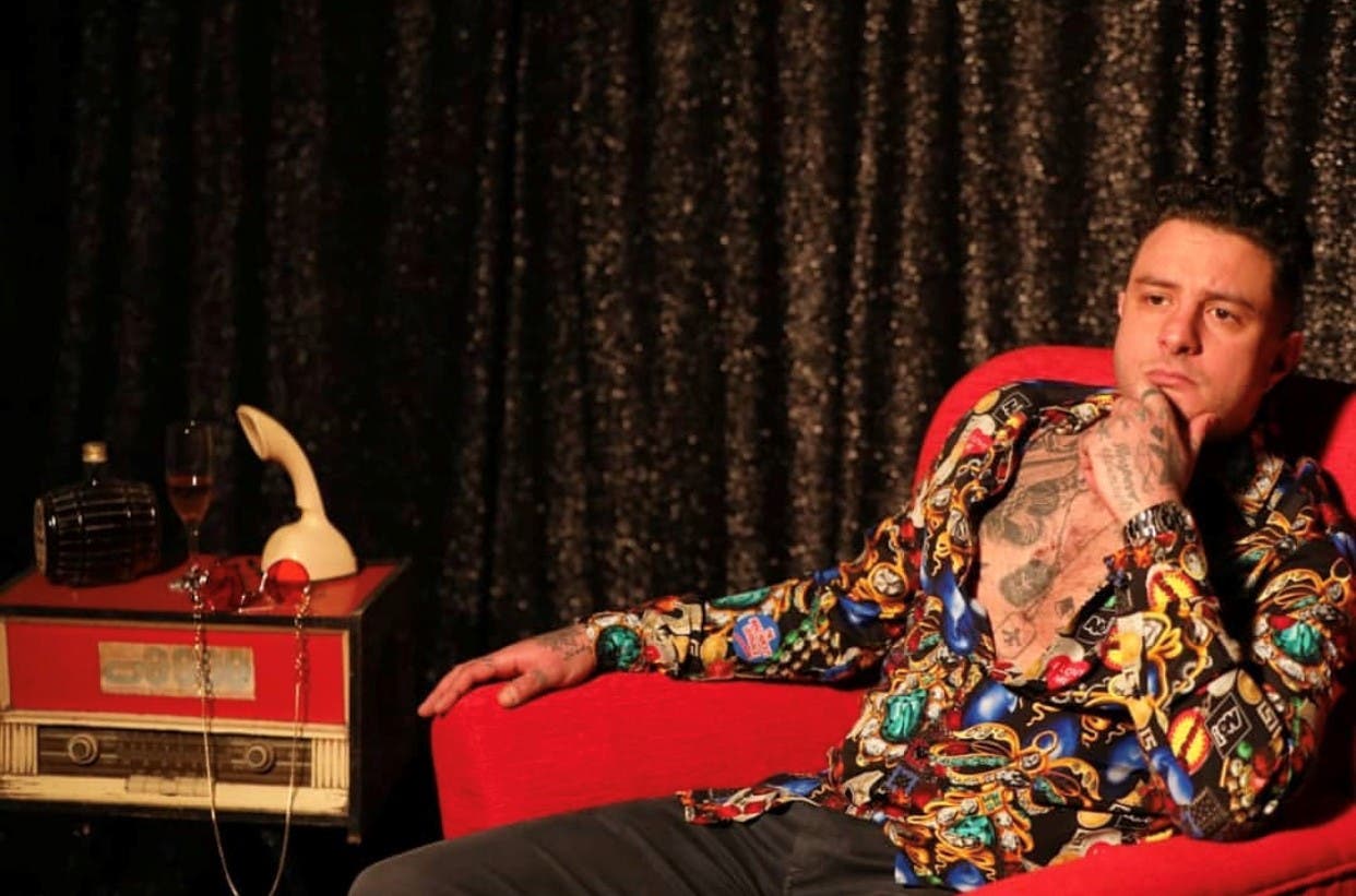 أحمد الفيشاوي يسخر من “نمبر1” ويتحدى النقابة: الحرب ابتدت