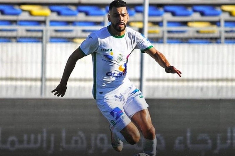 أقمصة الرجاء الجديدة تثير استنكار أنصار الفريق