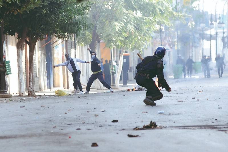 “أمنستي” تدين استهداف نشطاء الحراك في الجزائر بأساليب قمعية‎