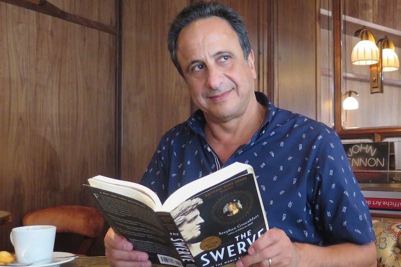 أنور مجيد و”حلم أمريكا” .. رياح الأدب تأتي بما لا تشتهي سفينة السينما