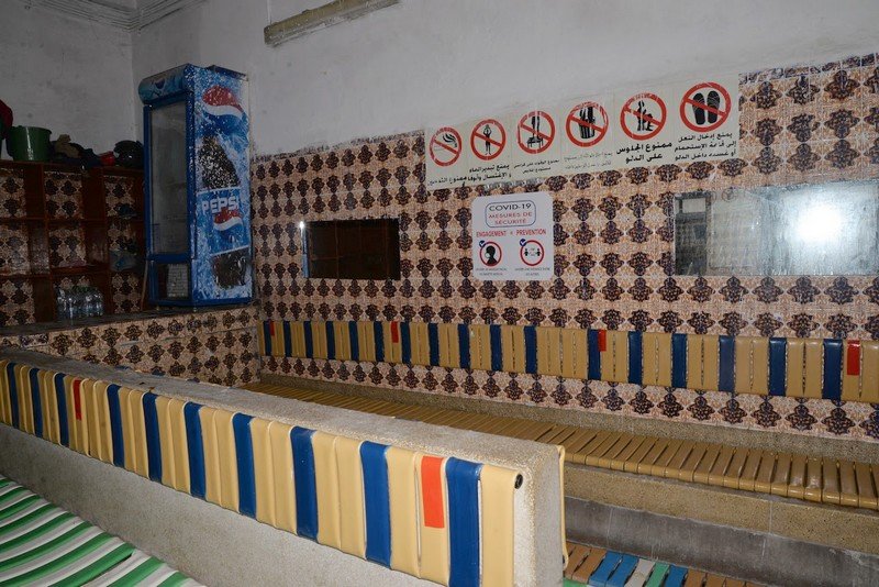 الحمامات التقليدية .. بيوت وأسر في انتظار الفرج