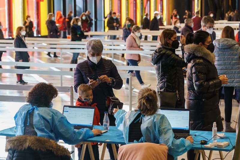 الدنمارك تجهّز جوازات سفر للملقحين ضد كورونا