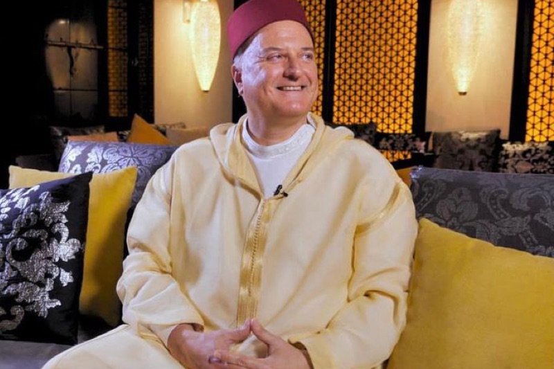 السفير الإسرائيلي بالجلباب يبارك الجمعة للمغاربة