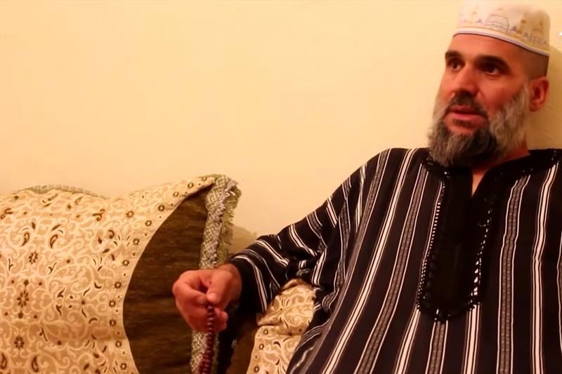 الشارف يقدم النصح إلى حاجب