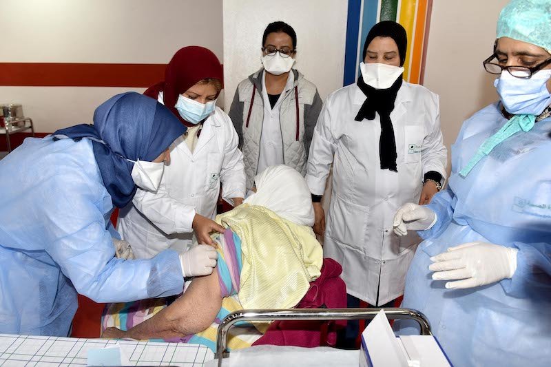 المغرب يؤكد فعالية لقاح “أسترازينيكا” للمسنين