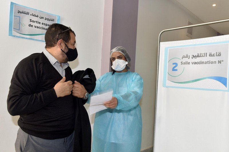 تفاصيل ملقحي ومصابي كورونا خلال يوم بالمغرب