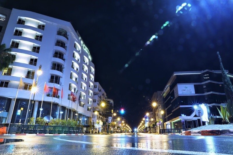 تمديد الإغلاق الليلي يثير سؤال الجدوى ويلحق خسائر بالتجار والمهنيين