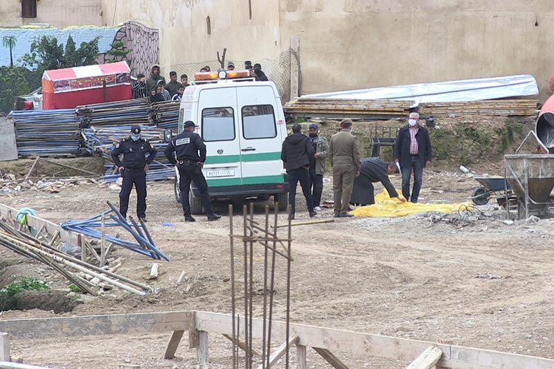 جرافة تخلف قتيلا وجريحا داخل ورش في فاس