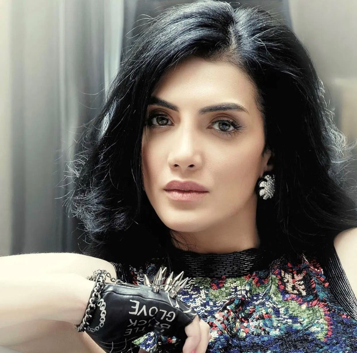 حورية فرغلي تطمئن جمهورها بعد عملية دقيقة لترميم الأنف