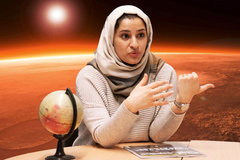 سارة الأميري .. وزيرة شابة بطموحات تصل إلى سطح كوكب المريخ